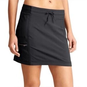 Athleta Trekkie Cargo Skirt Skort
Black, size 4